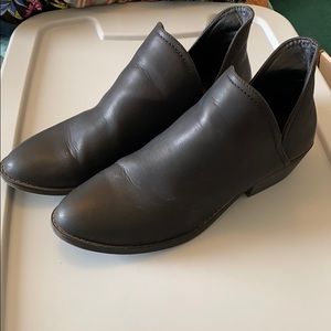 Universal Thread Black Booties